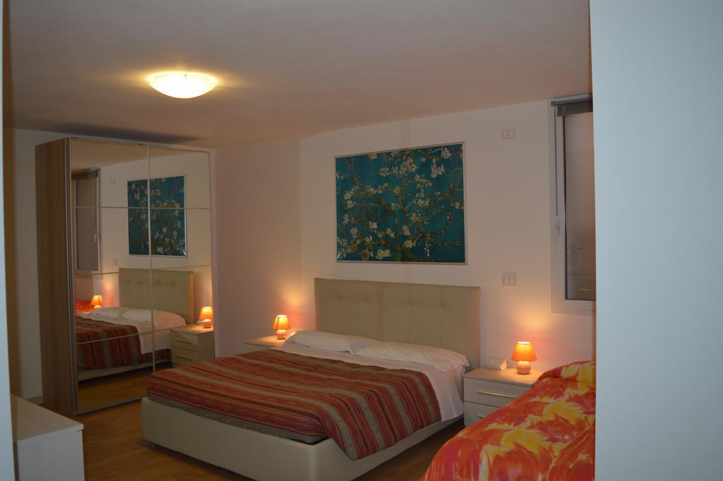Residence Boschetti Manerba del Garda Bilik gambar